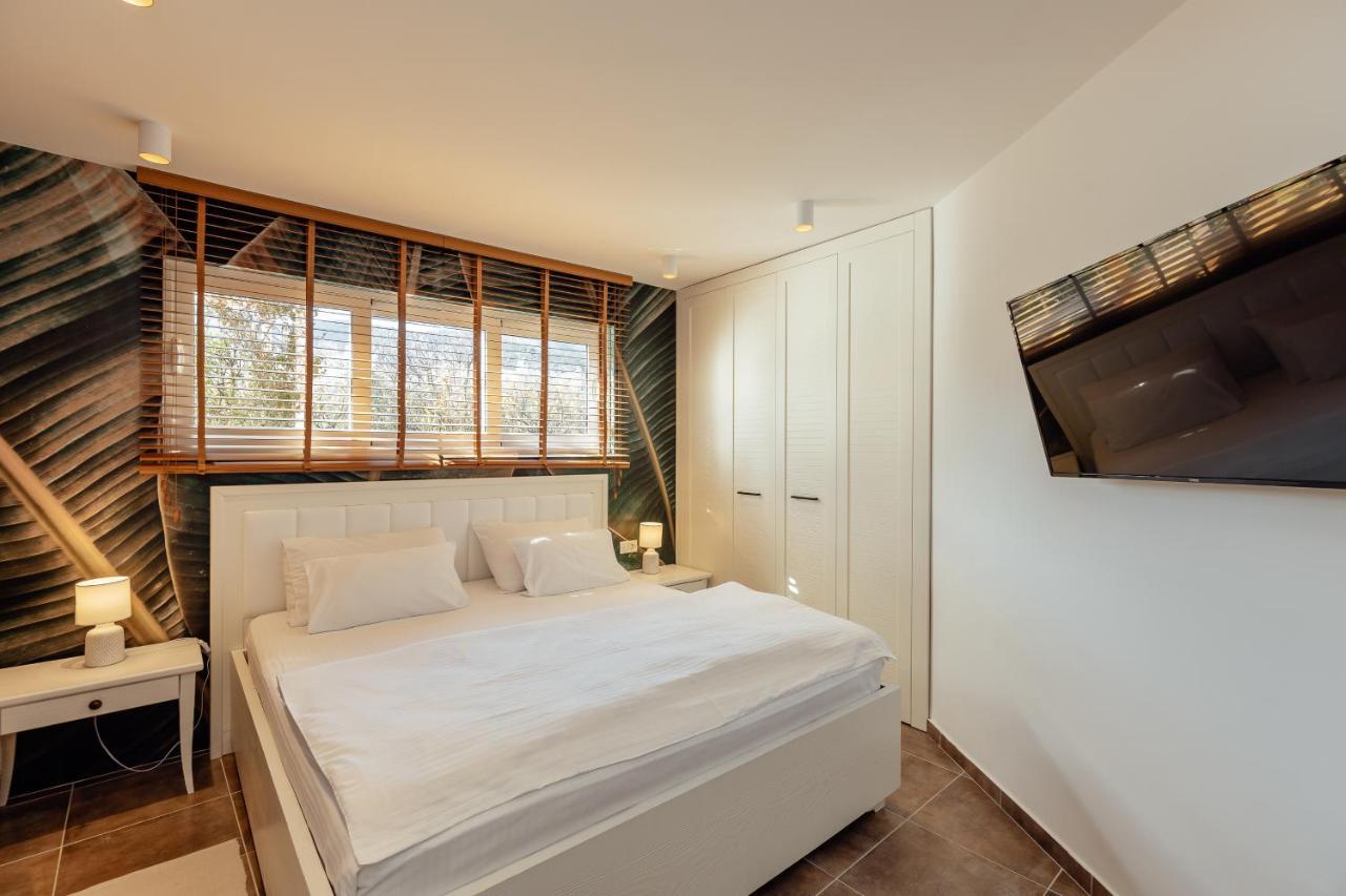 Stylish Mini-House With Garden & Beach Bijela Exterior photo