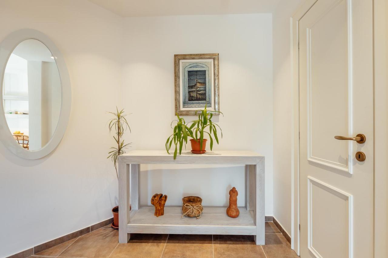 Stylish Mini-House With Garden & Beach Bijela Exterior photo