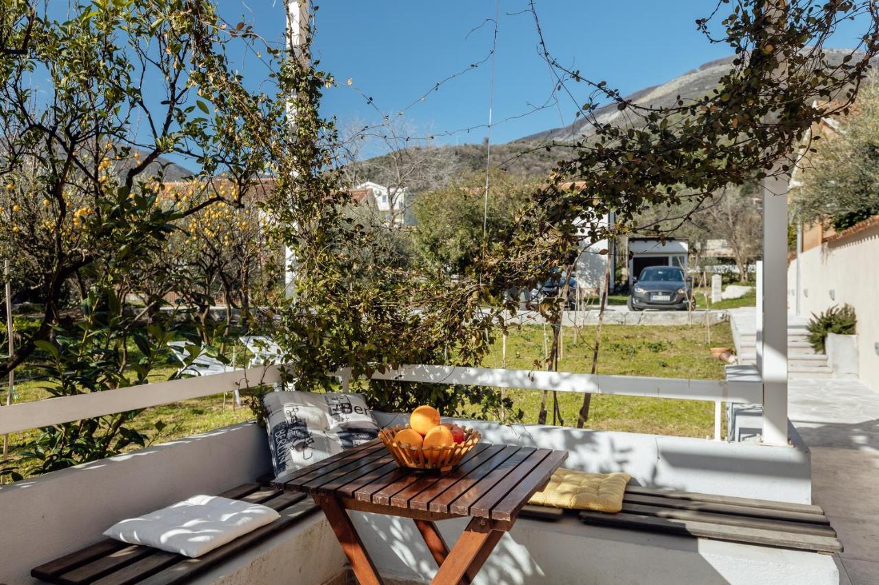 Stylish Mini-House With Garden & Beach Bijela Exterior photo