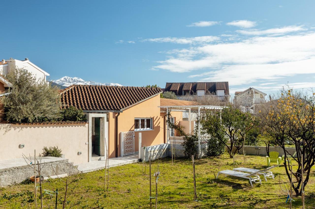 Stylish Mini-House With Garden & Beach Bijela Exterior photo