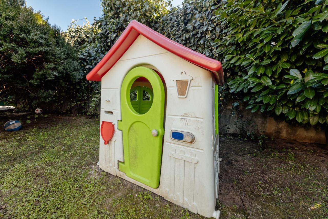 Stylish Mini-House With Garden & Beach Bijela Exterior photo